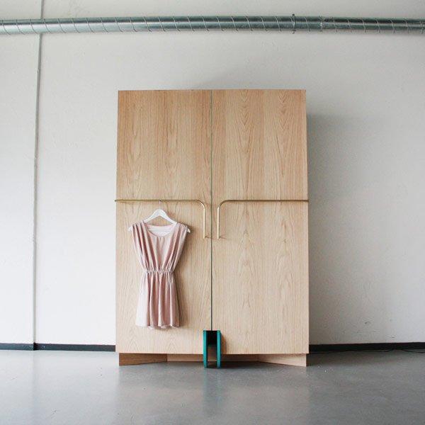 Um simples guarda-roupas