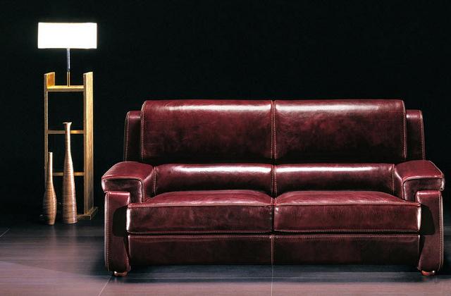 Sofá é feito de couro ou pelica