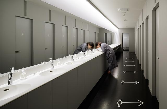 Os 129 quartos-cápsulas, são adaptados com ar-condicionado