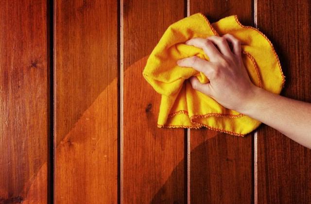 Usando o limão para limpar a casa