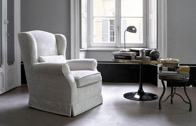 Limpar uma poltrona em tecido