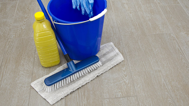 O vinagre também pode ser utilizado se quiser ter pisos brilhantes