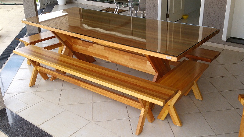 Transformar uma porta de madeira em uma mesa