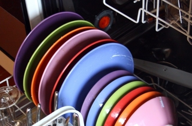 Amaciante para a máquina de lavar roupas e enxaguante para dar brilho em louças para a máquina de lavar louças