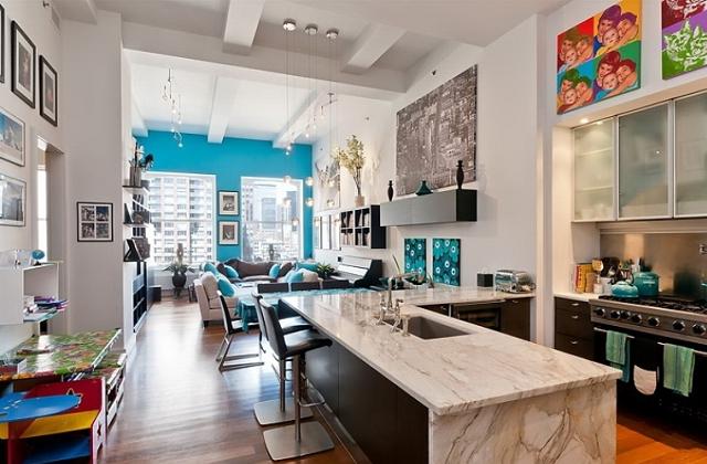 A ilha, com mesas de bar