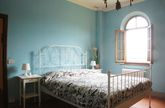 A parede em tons de azul