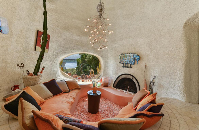 Linhas sinuosas e arredondadas da decoração