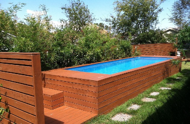 Transformar um container de lixo em uma piscina