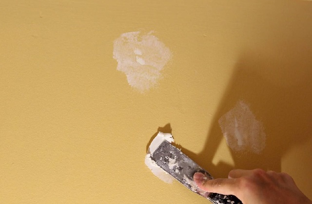 Como reparar buracos em DryWall?
