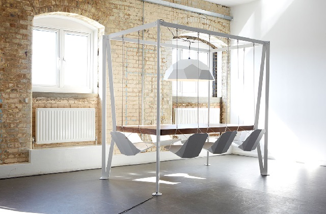 Uma mesa especial para jantar em uma forma alternativa