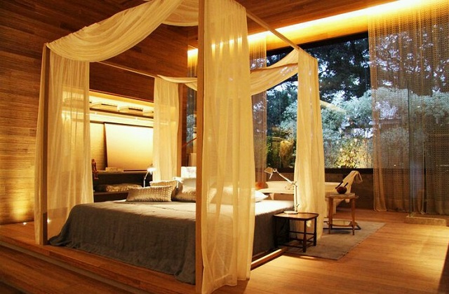 A cama de dossel com um design moderno